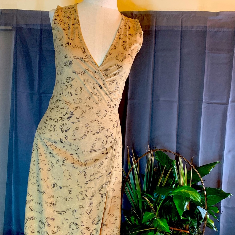 Sleeveless dress that has to be tied to close. 94% Polyester & 6% Spandex